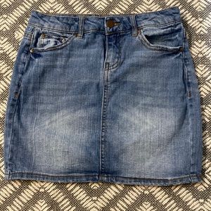 IVY + MAIN TILLY’S denim distressed look short denim skirt size 3